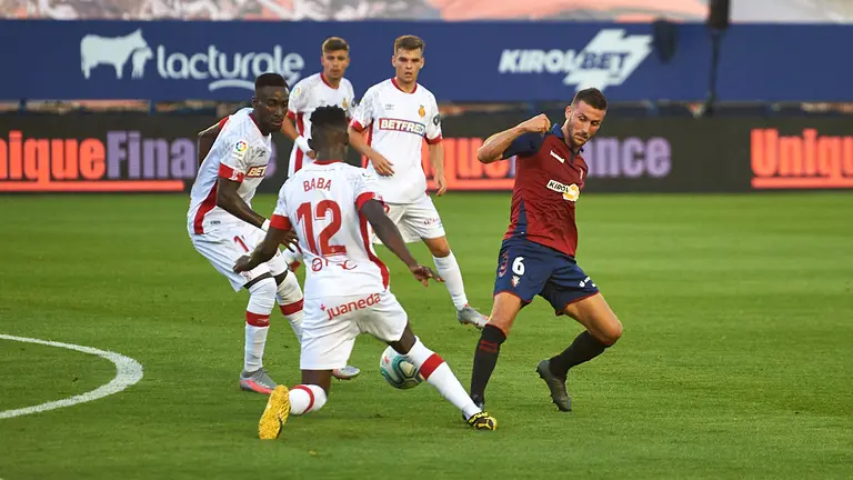 Partido entre Osasuna y Mallorca correspondiente a la jornada número 38 jugado en el estadio de El Sadar de Pamplona. MIGUEL OSÉS