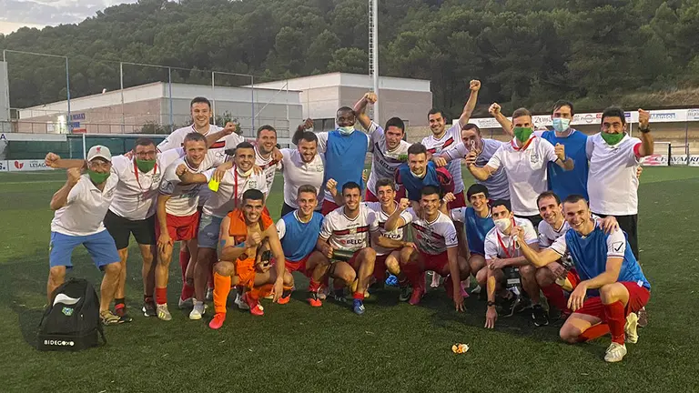 Los jugadores del equipo de Lekunberri celebran la victoria en Estella. @BetiKozkorKE.