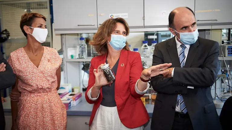 la ministra para la Transición Ecológica y el Reto Demográfico, Teresa Ribera, visita junto a la presidenta del Gobierno foral, María Chivite, las instalaciones del Centro Nacional de Energías Renoavbles. PABLO LASAOSA