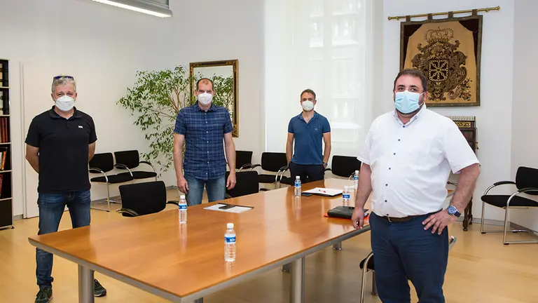 Unai Hualde con representantes del sindicato agrario UAGN. ARCHIVO

Unai Hualde con representantes del sindicato agrario UAGN


20/7/2020