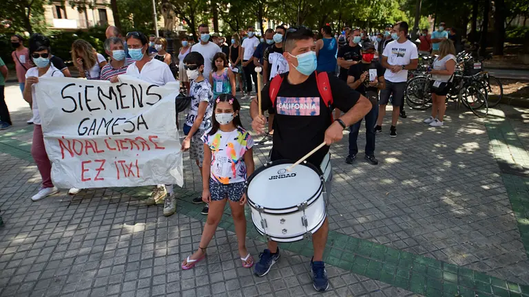 Sesión de trabajo para que el comité de empresa de Siemens Gamesa de Aoiz exponga la situación que atraviesan los trabajadores ante el anuncio del cierre de la planta, así como las diferentes alternativas a dicha situación. MIGUEL OSÉS