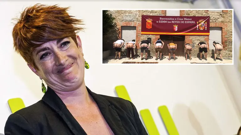 La portavoz de Bildu en Navarra, Bakartxo Ruiz, junto a la imagen de la gamberrada