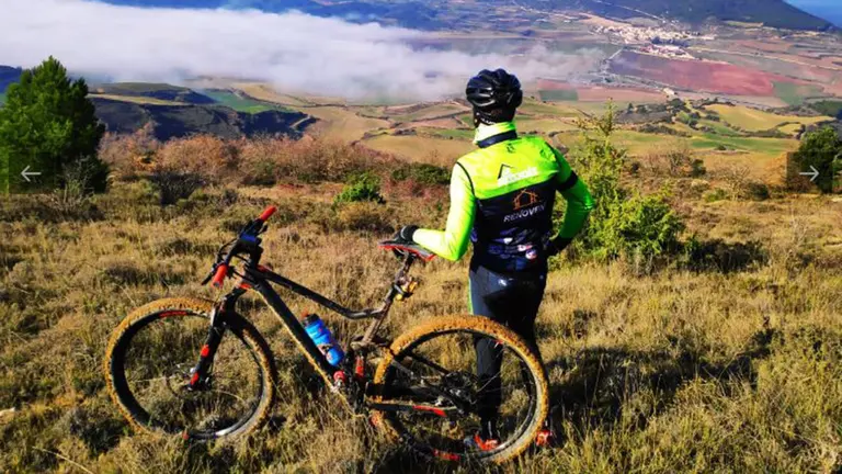 Un ciclista, en una ruta ciclable de Navarra GOBIERNO DE NAVARRA