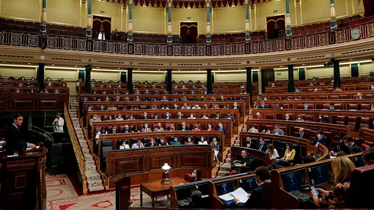 MADRID, 29/07/2020.- El presidente del Gobierno, Pedro Sánchez, durante su intervención en el pleno del Congreso de este miércoles ante el que comparece para informar sobre los resultados del último Consejo Europeo en el que se negoció el reparto de fondos para la crisis generada por la pandemia. EFE/ Emilio Naranjo
