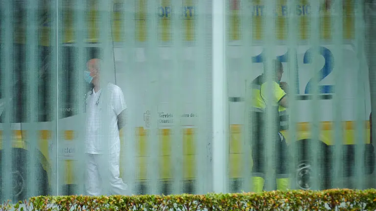 Persona sanitario en el Complejo Hospitalario de Navarra. PABLO LASAOSA