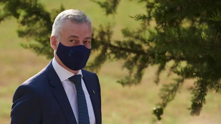 El presidente de la Comunidad vasca, Íñigo Urkullu, accede al Monasterio de San Millán de la Cogolla durante la XXI Conferencia de Presidentes. PABLO LASAOSA