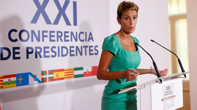 GRAF7656. SAN MILL&#193;N DE LA COGOLLA (LA RIOJA), 31/07/2020.- La presidenta de Navarra, Mar&#237;a Chivite, durante la XXI Conferencia de Presidentes, que busca el consenso para el reparto de los fondos de recuperaci&#243;n europeos por la crisis del coronavirus, que acoge este viernes el monasterio de San Mill&#225;n de Yuso, en San Mill&#225;n de la Cogolla. EFE/ Chema Moya