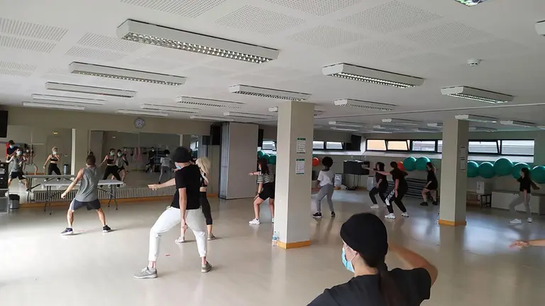 Una clase de danza desarrollada en la Casa de la Juventud de Pamplona AYUNTAMIENTO DE PAMPLONA