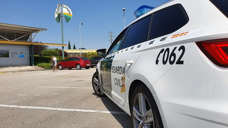 Tres personas han sido detenidas por la Guardia Civil tras robar en varios puntos limpios de Navarra. CEDIDA