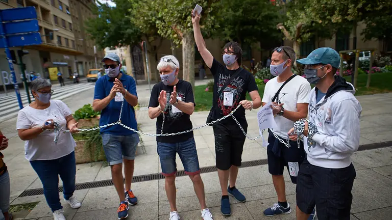 Los trabajadores de Gamesa Aoiz protestan por el cierre de la fábrica. MIGUEL OSÉS