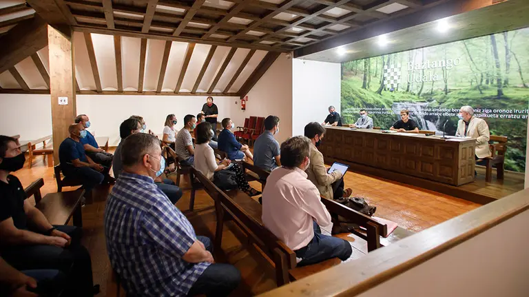 La presidenta María Chivite, durante una reunión con alcaldes de la zona de Baztán (3) GOBIERNO DE NAVARRA