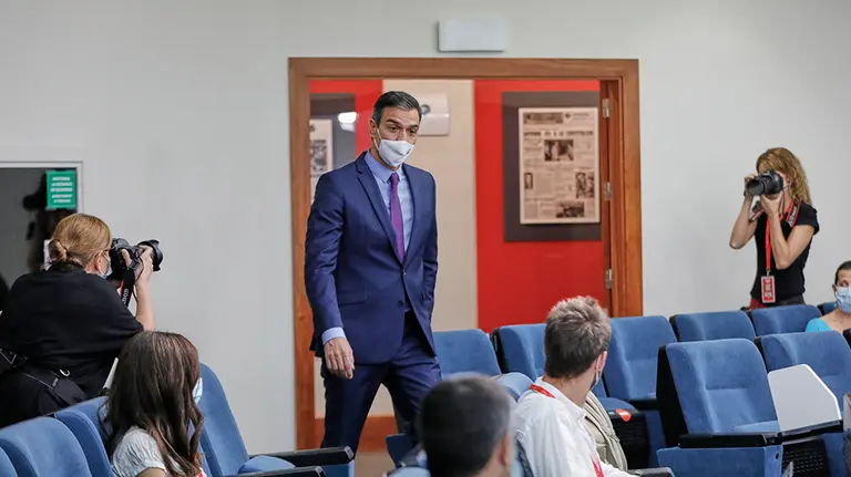 El presidente del Gobierno, Pedro Sánchez, a su llegada para ofrecer la última rueda de prensa  posterior a la reunión del Consejo de Ministros y antes de las vacaciones, en Moncloa, en Madrid (España), a 4 de agosto de 2020

04 AGOSTO 2020 POLÍTICA;GOBIERNO;PSOE

4/8/2020