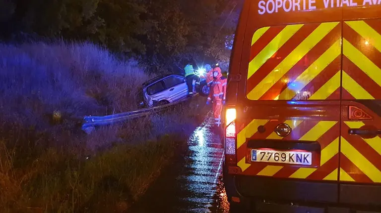 Accidente de tráfico por una salida de vía en la ronda de Pamplona BOMBEROS DE NAVARRA