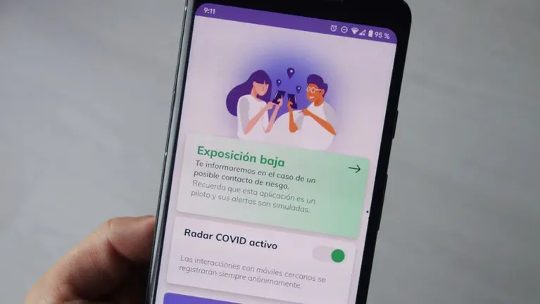 Un móvil con la aplicacion Radar Covid para intensificar el rastreo de casos. CEDIDA