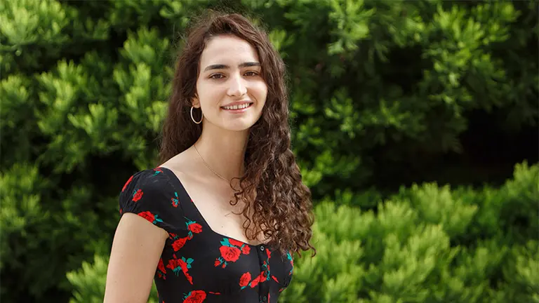 Alicia Garrón Rodríguez, titulada por la UPNA, obtiene el puesto 69 entre 11. CEDIDA