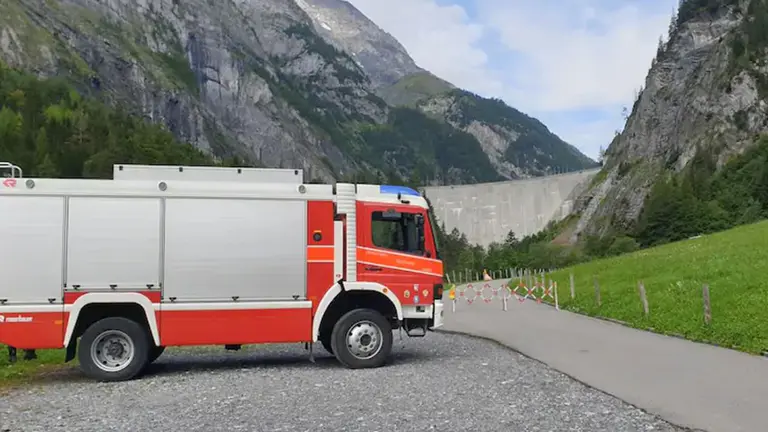 Un camión de rescate se encuentra en la zona en la que se produjo el fatal siniestro. DIARIO BLINK