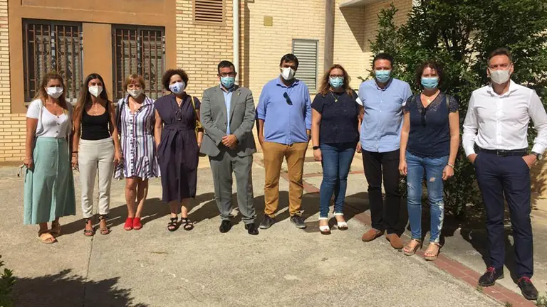 El vicepresidente Remírez y la consejera Maeztu visitan el centro de Marcilla que alojará a las y los menores extranjeros no acompañados que den positivo en COVID-19.