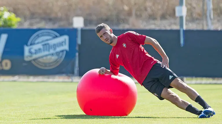Segunda sesión de entrenamiento de Osasuna en Tajonar en el inicio de la pretemporada 2020-2021 sin Jagoba Arrasate, confinado por Covid. CA OSASUNA (1)