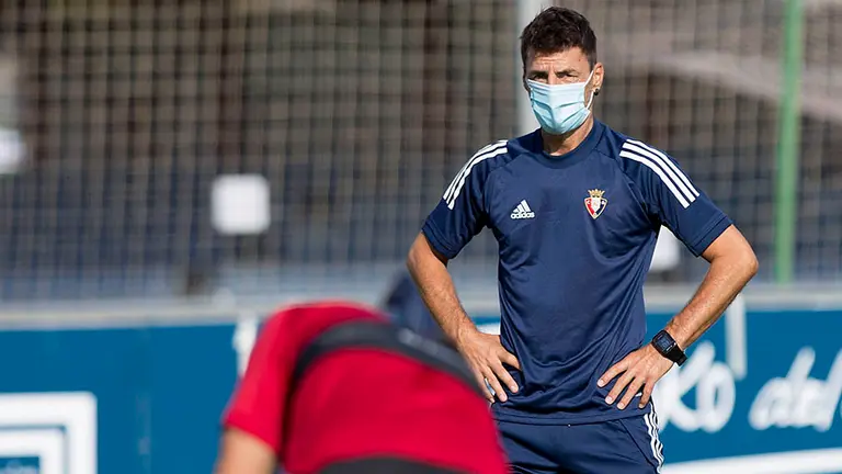 Segunda sesión de entrenamiento de Osasuna en Tajonar en el inicio de la pretemporada 2020-2021 sin Jagoba Arrasate, confinado por Covid. CA OSASUNA (6)