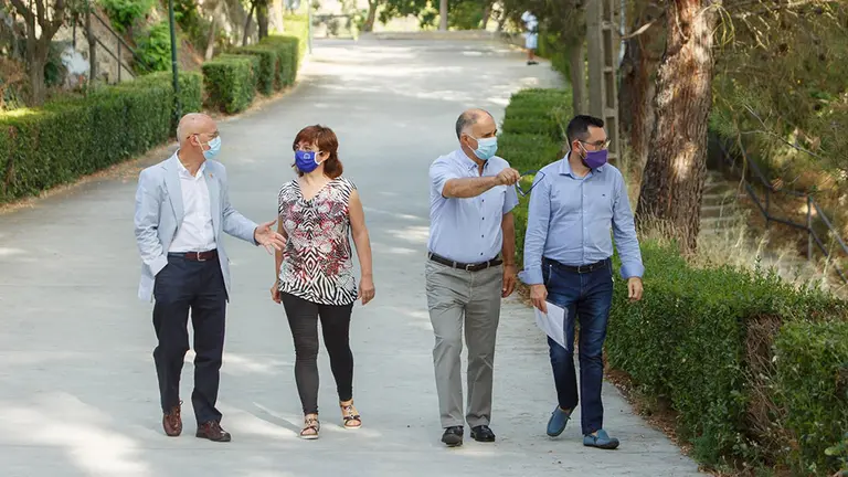 El consejero de Cohesión Territorial, Bernardo Ciriza; la alcaldesa de Sesma, Rosario Echávarri; el concejal de Urbanismo, Pedro Mangado; y el director general de Administración Local y Despoblación, Jesús Mª Rodríguez GN
