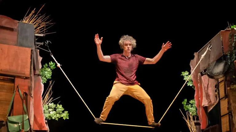 Espectáculo circense DISTANS de la compañía granadina Vol’e temps. CEDIDA