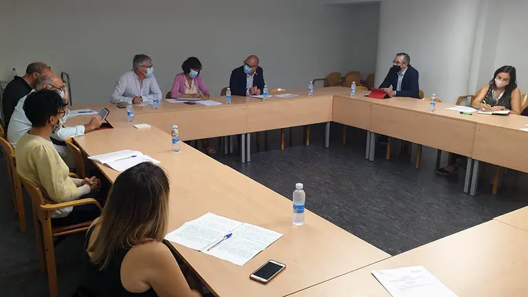 Reunión del consejero de Educación, Carlos Gimeno, con la Mesa de Padres y Madres de Navarra - GOBIERNO DE NAVARRA