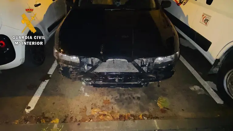 Paragolpes delantero robado de un vehículo en la localidad de San Adrián. GUARDIA CIVIL