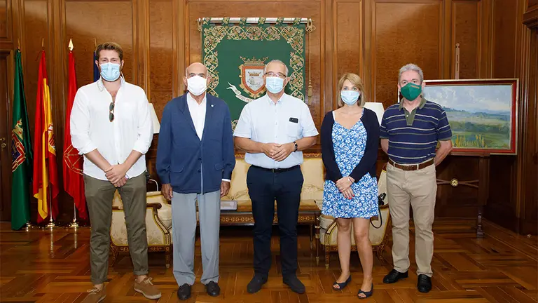 El alcalde de Pamplona, Enrique Maya, en la recepción de la nueva junta