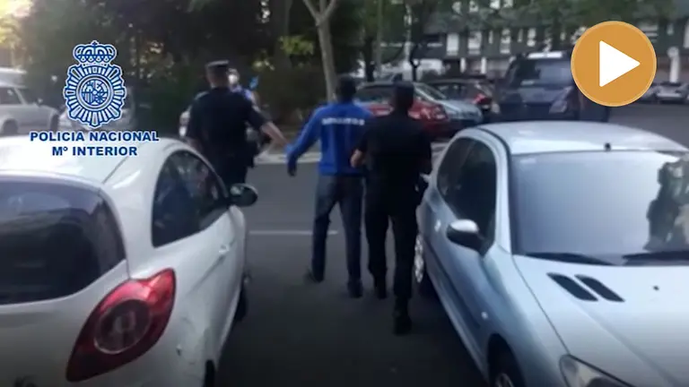 Policía Nacional desmantela dos organizaciones que traficaban con inmigrantes irregulares entre España y Francia POLICÍA NACIONAL player