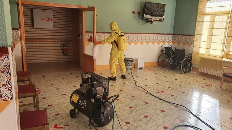 Desinfección en la residencia de Burbáguena.

Desinfección en la residencia de Burbáguena.


21/8/2020