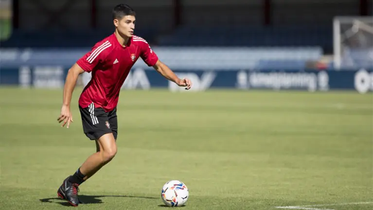 El jugador rojillo, Jaume Grau, durante un entrenamiento en Tajonar OSASUNA