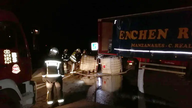 Camión accidente en Murchante. BOMBEROS DE NAVARRA