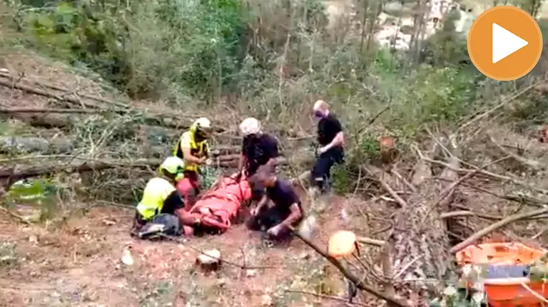 Rescate de un leñador herido en Ituren (player) BOMBEROS DE NAVARRA