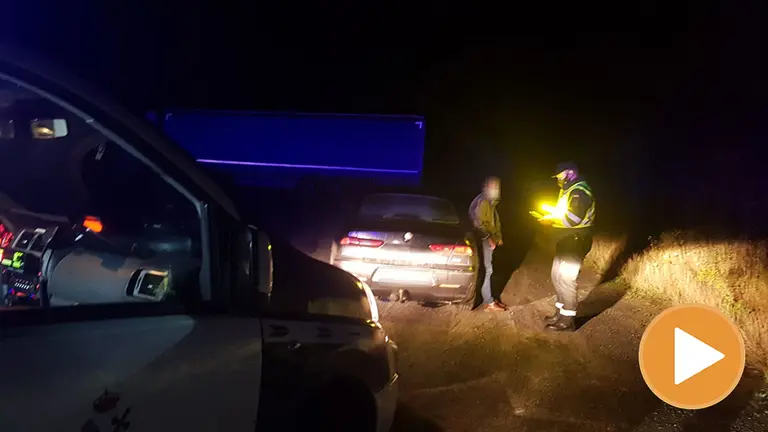 Interceptado un vecino de Palas de Rei (Lugo) que sextuplicó la tasa máxima de alcohol permitida cuando conducía por la A-54.

Interceptado un vecino de Palas de Rei (Lugo) que sextuplicó la tasa máxima de alcohol permitida cuando conducía por la A-54. EUROPA PRESS