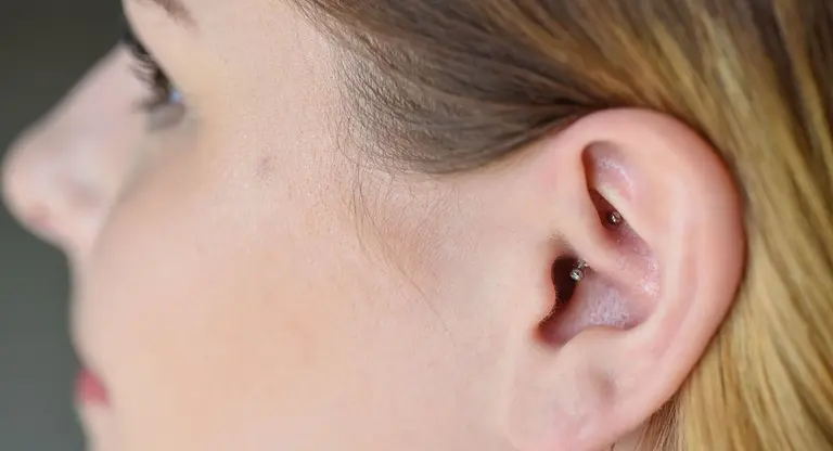  Beneficios del Daith Piercing para que las migra&ntilde;as no te traigan de cabeza. Foto Unsplash 
