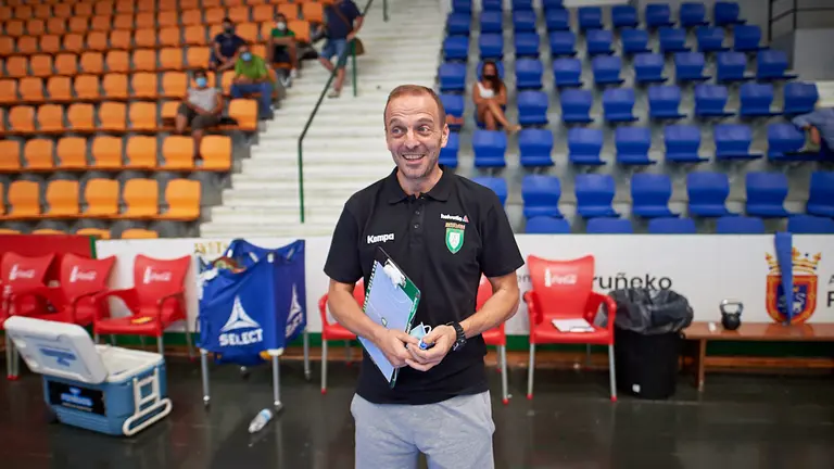 Quique Domínguez en el partido amistoso de pretemporada entre Anaitasuna y Torrelavega jugado en Pamplona. MIGUEL OSÉS