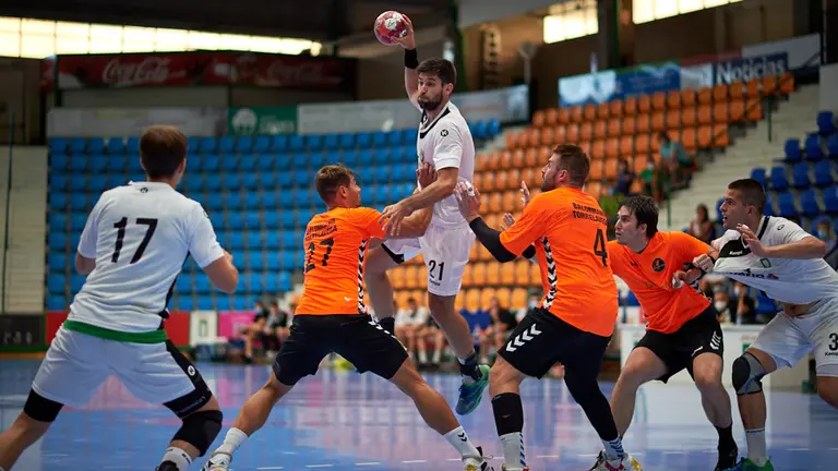 Partido amistoso de pretemporada entre Anaitasuna y Torrelavega jugado en Pamplona. MIGUEL OSÉS