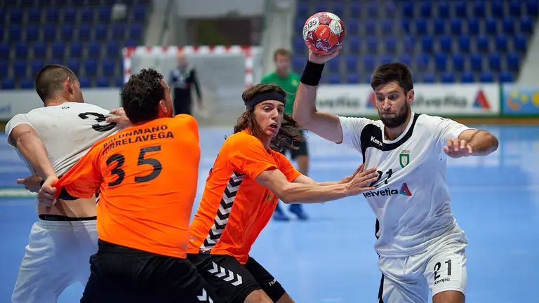 Partido amistoso de pretemporada entre Anaitasuna y Torrelavega jugado en Pamplona. MIGUEL OSÉS