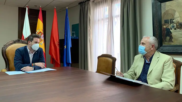 Reunión entre el alcalde de Tudela, Alejandro Toquero, y el director general de Salud, Carlos Artundo CEDIDA