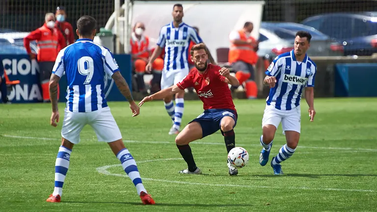 Partido amistoso entre Osasuna y Alavés en las instalaciones de Tajonar. MIGUEL OSÉS
