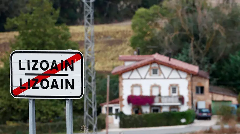 GRAFCAV8370. LIZOAIN, 30/08/2020.-  La Red Sísmica Nacional ha informado de hasta siete réplicas, de 1,5 a 2,2 grados, tras el terremoto de magnitud 4,0 que se ha registrado esta mañana con epicentro en Lizoain. Tras un movimiento sísmico de magnitud 1,6 con epicentro en Urraul Alto (6:59 horas) y otro de 3,1 en Lizoain (7,55 horas), esta última localidad ha sido el epicentro a las 7,57 horas de un terremoto de 4,0 grados. EFE/ Jesús Diges
