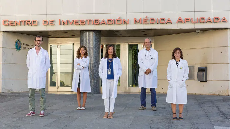 Maite Huarte (centro) y equipo investigador (de izda a decha); Francesco Marchese, Teresa Lozano, Juan José Lasarte y Sandra Jovanna González. CIMA