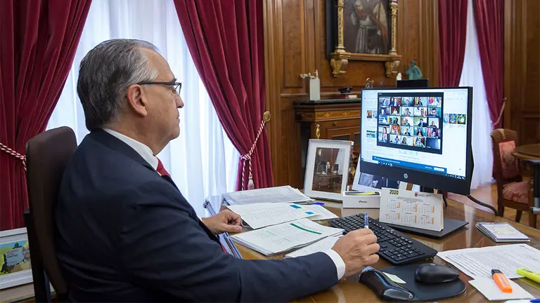 A* Jesús Garzaron
F* 2020_09_01
T* Reunión telemática con alcaldes del Acuerdo de Zaragoza
L* Despacho del Alcalde 