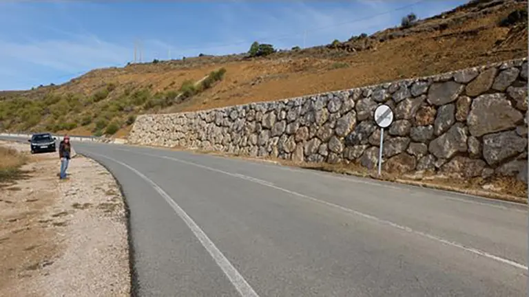 Escollera localizada al pie de la zona deslizada en la carretera NA5310
