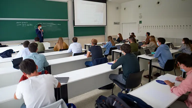 Inicio del curso académico en la Universidad de Navarra bajo las nuevas medidas contra el coronavirus. MIGUEL OSÉS