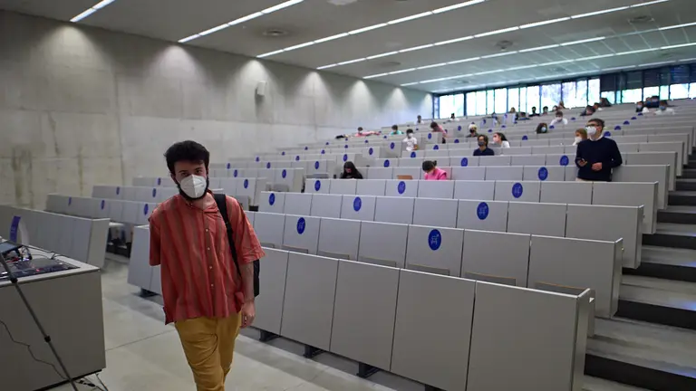 Inicio del curso académico en la Universidad de Navarra bajo las nuevas medidas contra el coronavirus. MIGUEL OSÉS