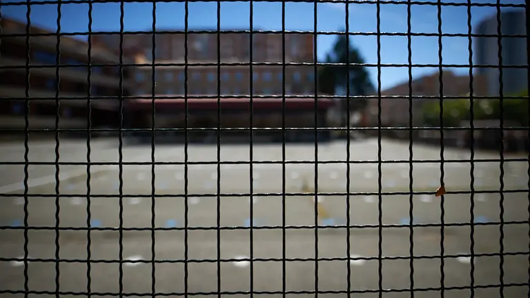 Los colegios de Navarra ultiman los preparativos para la vuelta a las clases con el nuevo protocolo debido a la pandemia de coronavirus. MIGUEL OSÉS