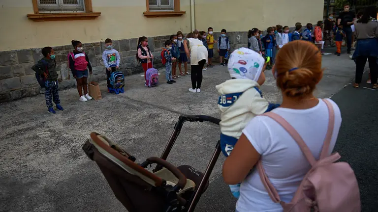 Los alumnos de primaria y secundaria de Navarra vuelven a las clases con las nuevas medidas ante la pandemia de coronavirus. MIGUEL OSÉS