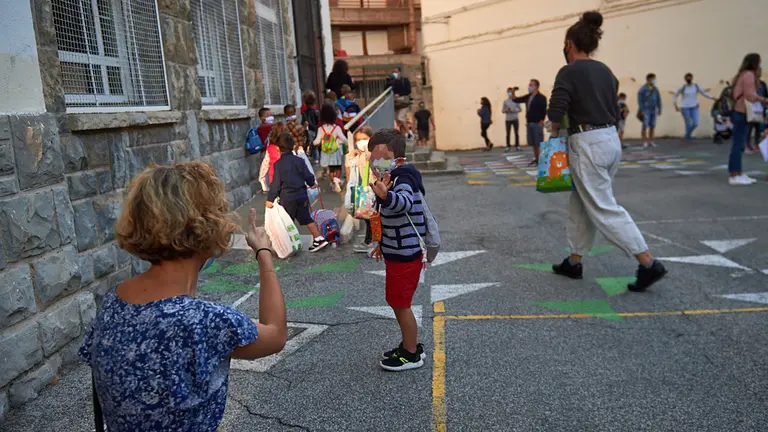 Los alumnos de primaria y secundaria de Navarra vuelven a las clases con las nuevas medidas ante la pandemia de coronavirus. MIGUEL OSÉS