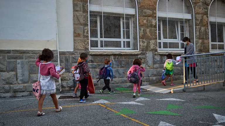 Los alumnos de primaria y secundaria de Navarra vuelven a las clases con las nuevas medidas ante la pandemia de coronavirus. MIGUEL OSÉS